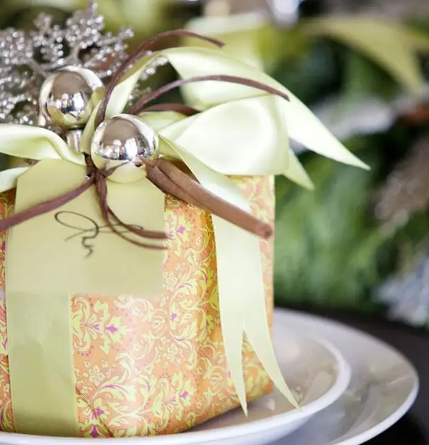 Packaging gifts for the new year