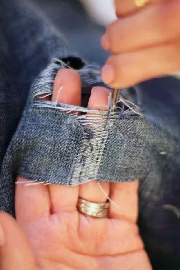 Créer des éraflures ou des trous sur jeans