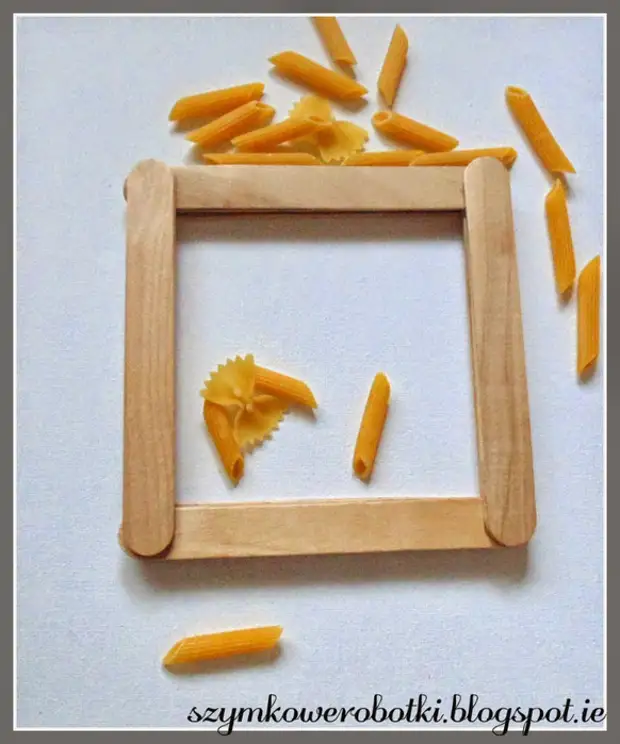 Frame from pasta and stick from ice cream, with decoupage (9) (582x700, 397kb)