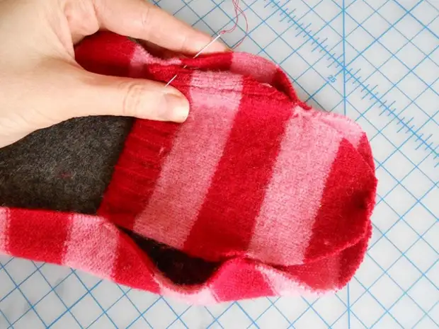 як зробити тапочки зі старого светра