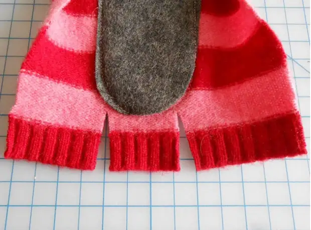 Как да направим чехли от стар пуловер