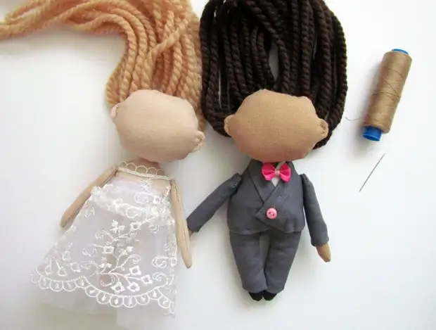 Confezione regalo per soldi con bambole appena sposate