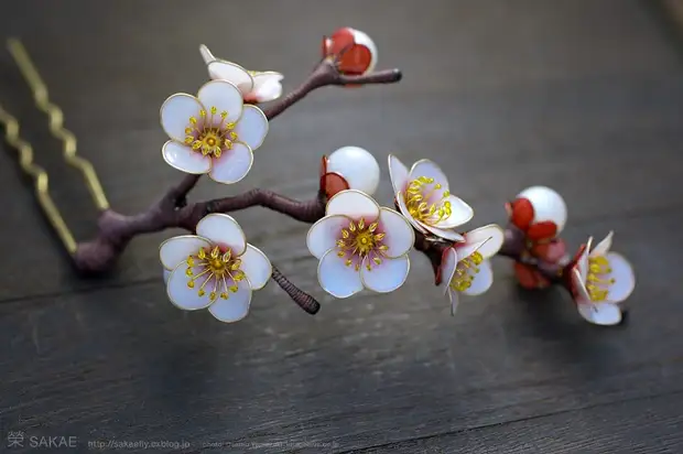 Decorarea tradițională a părului japonez - Kanzashi.