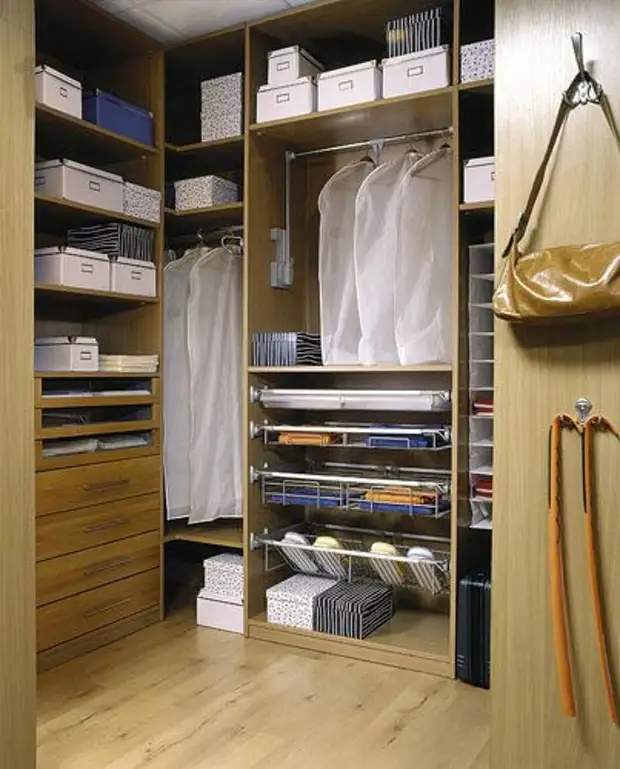 Mini wardrobe, maliit na wardrobe room, built-in wardrobe, wardrobe room, magagandang interiors, mga larawan ng magagandang interior