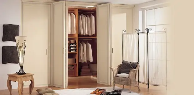 Mini garderobe