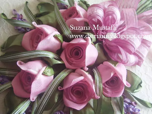 Luxury bulk roses from satin ribbons