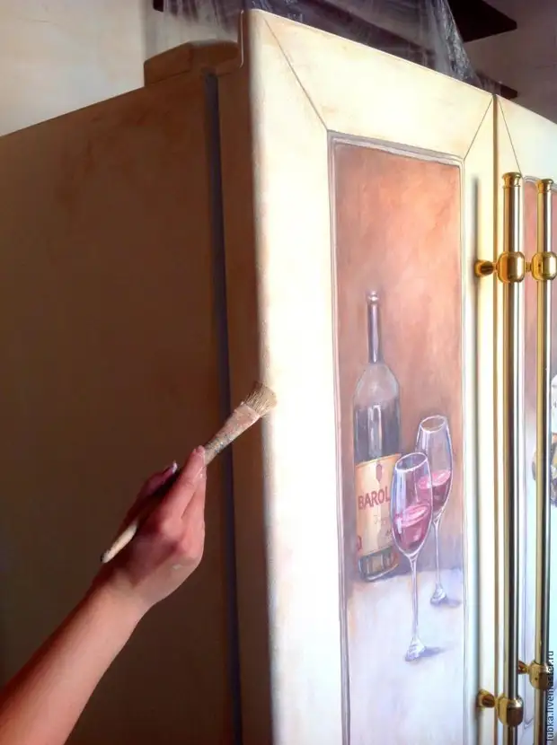 Pintura y decoración del refrigerador al estilo de la Provenza.