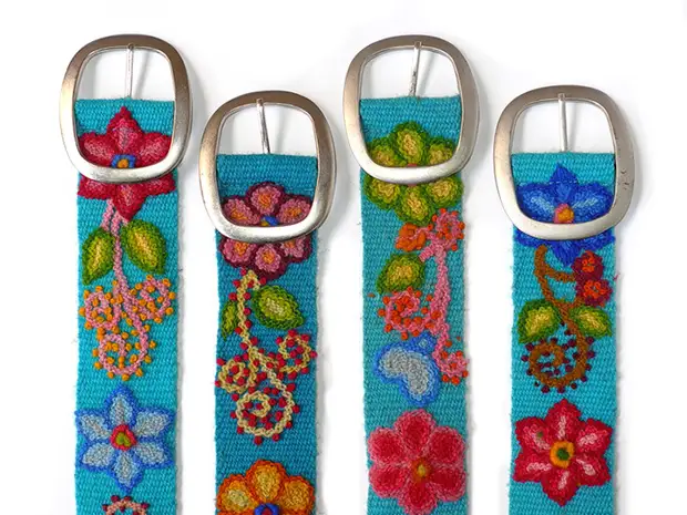 Borduurwerk van de Peruviaanse Indianen: bloemen van de Highland Andes