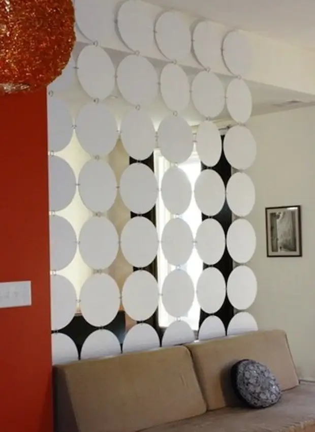 Zonailing die kamer: 8 dekoratiewe partisies wat jy met jou eie hande kan maak