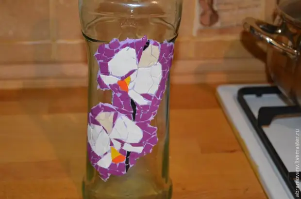 Making a mosaic bottle 