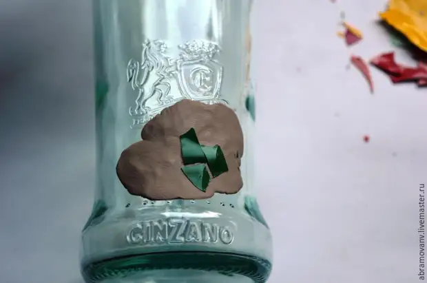 Making a mosaic bottle 