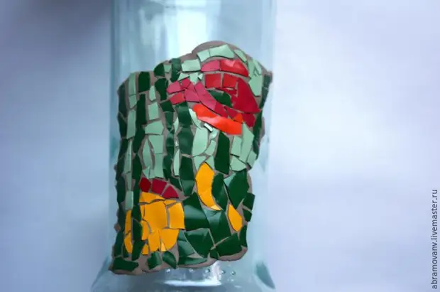 Making a mosaic bottle 