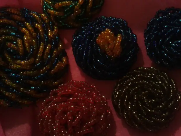 Dami ng beaded button na may kanilang sariling mga kamay