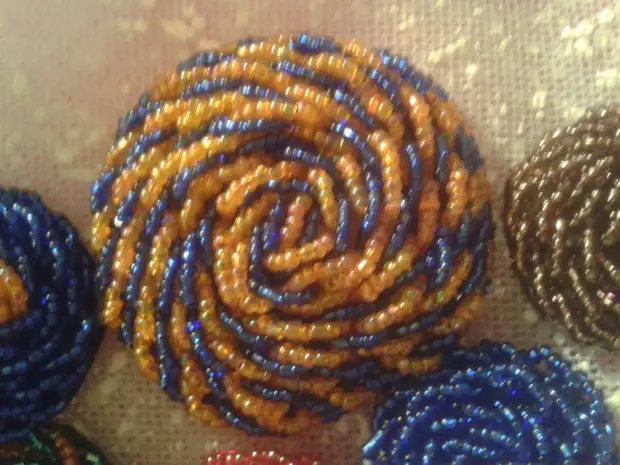 Dami ng beaded button na may kanilang sariling mga kamay