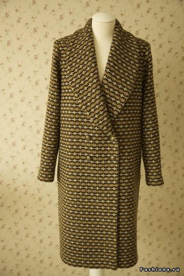 Coat with collar