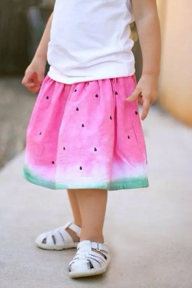 Wazo kubwa kwa binti yako: skirt cute na muundo wa watermelon