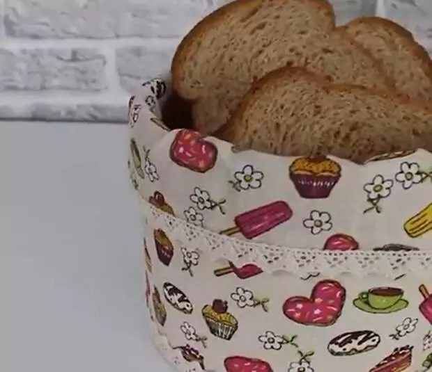 Feito de garrafa de plástico fez uma cesta para pão: Kuma foi no chá e ordenou o mesmo