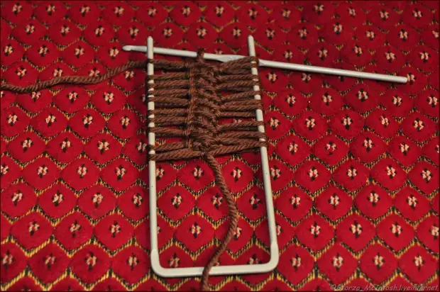 The first motifs of knitting on the fork