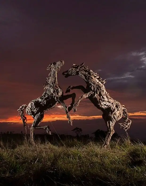 O nei sculptuts e pei o le ola ... tusa lava pe o le a le mea latou te faia mai mea na faia