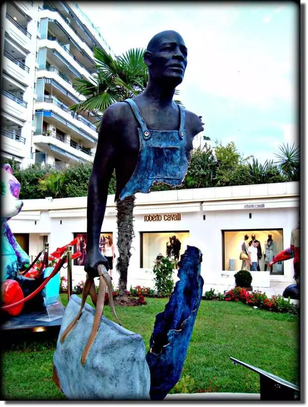 “RV”雕塑Bruno Catalano