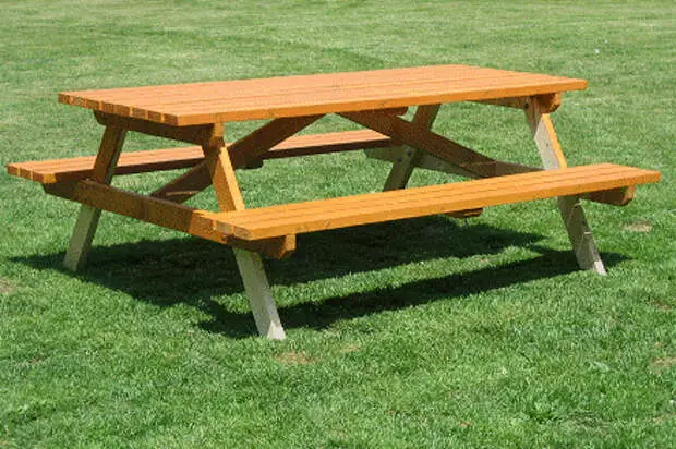 Table na may picnic benches gawin ito sa iyong sarili