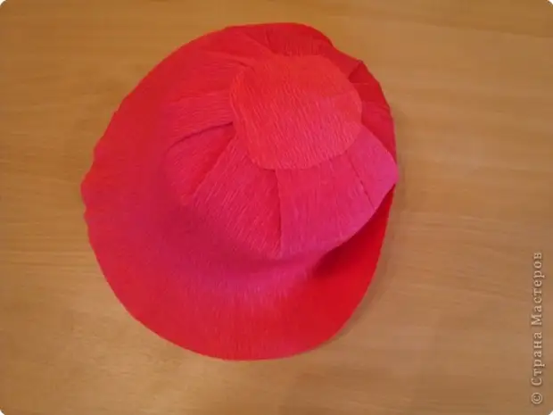 Sombreros de papel corrugado