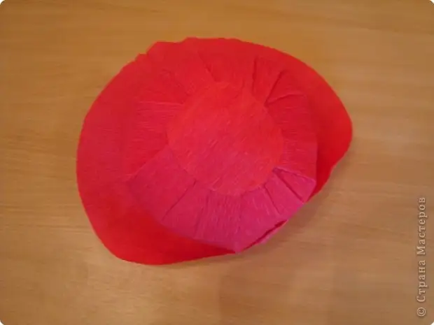 Sombreros de papel corrugado