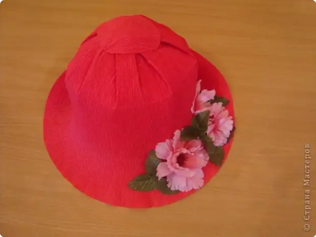 Sombreros de papel corrugado