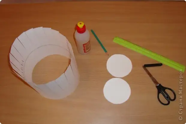 Sombreros de papel corrugado