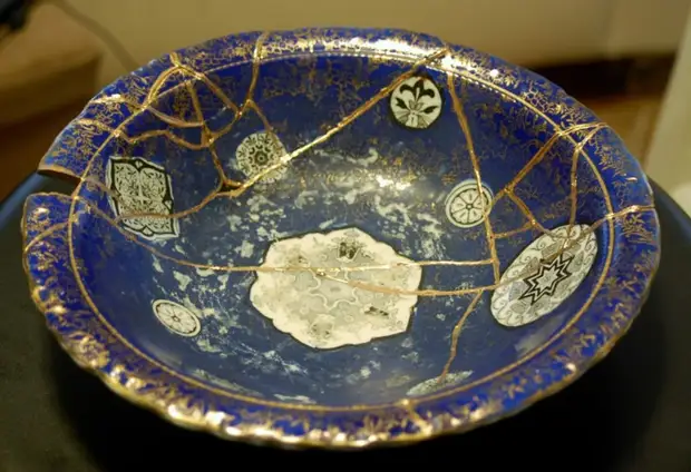 Kintsugi கலை, அல்லது எப்படி உங்கள் சொந்த அபூரணத்தை எடுக்க வேண்டும்