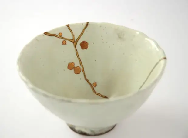 Aworan ti Kintsugi, tabi bi o ṣe le gba aipe tirẹ