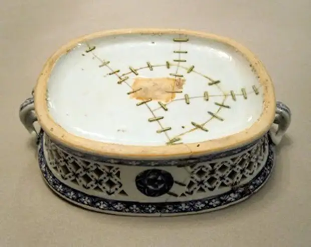 Aworan ti Kintsugi, tabi bi o ṣe le gba aipe tirẹ