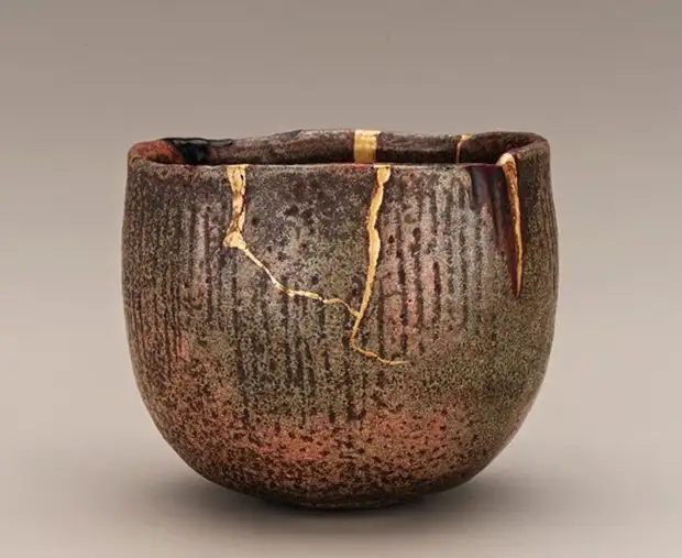 Aworan ti Kintsugi, tabi bi o ṣe le gba aipe tirẹ