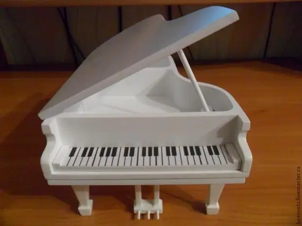 Fabricação de um caixão de piano