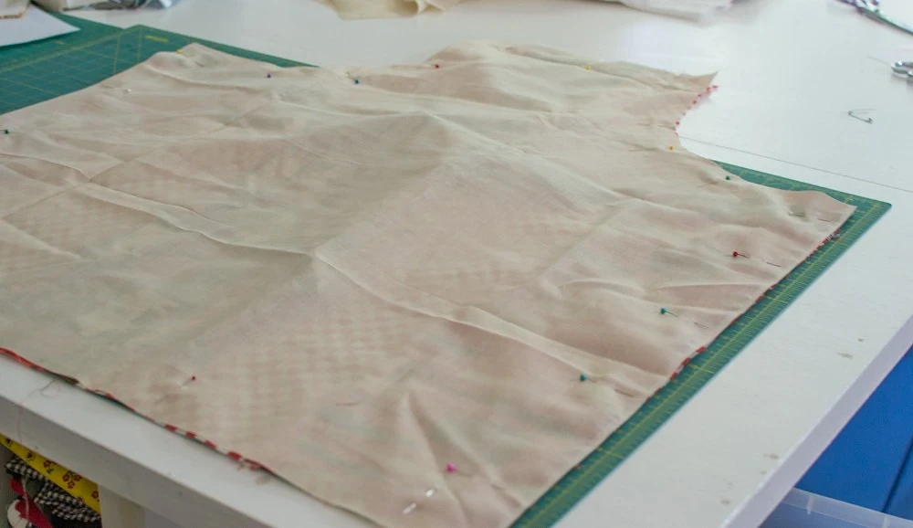 ความคิด: ผ้ากันเปื้อนของอวัยวะเพศหญิงสี่เหลี่ยม
