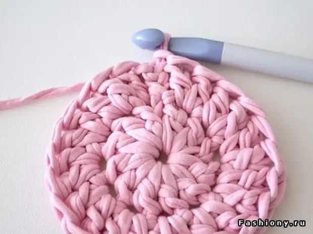 Nije Trend yn Needlework - Tape Yarn