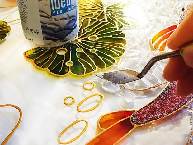 Scribate Glass: Създайте оцветено стъкло