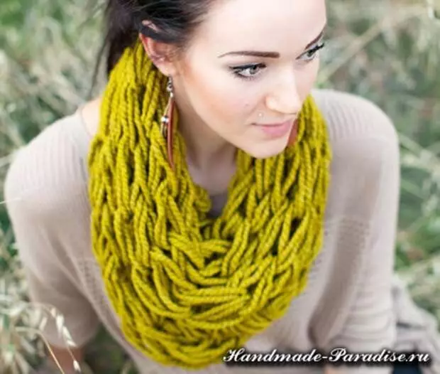 Knitting scarf volumetrik