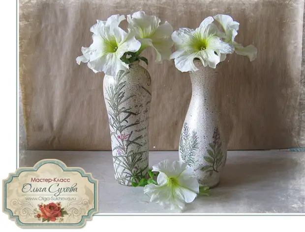 Vintage vase in die tegniek van decoupage