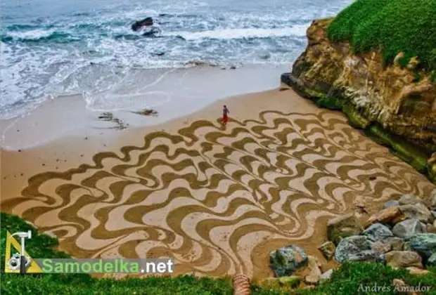 Desenhos na areia Andres Amador ondas