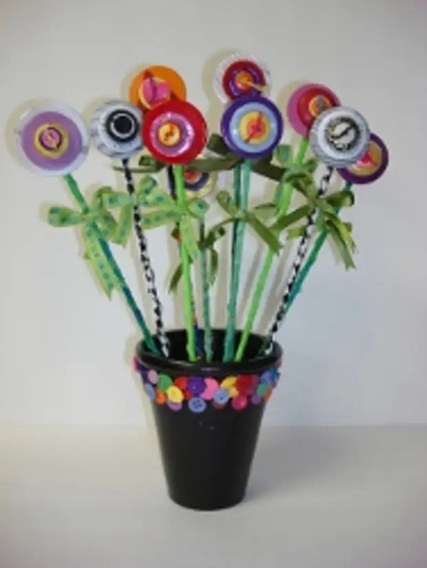 Crafts from buttons. Bright flowers do it yourself