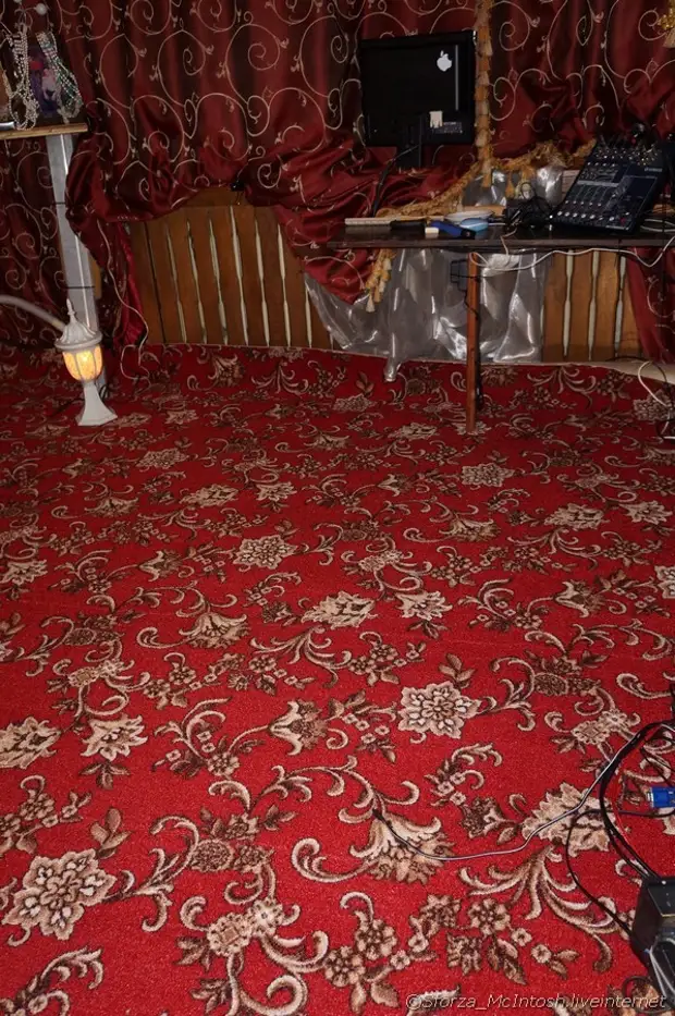 Takachinja sei carpet uye yakagadziriswa pasi