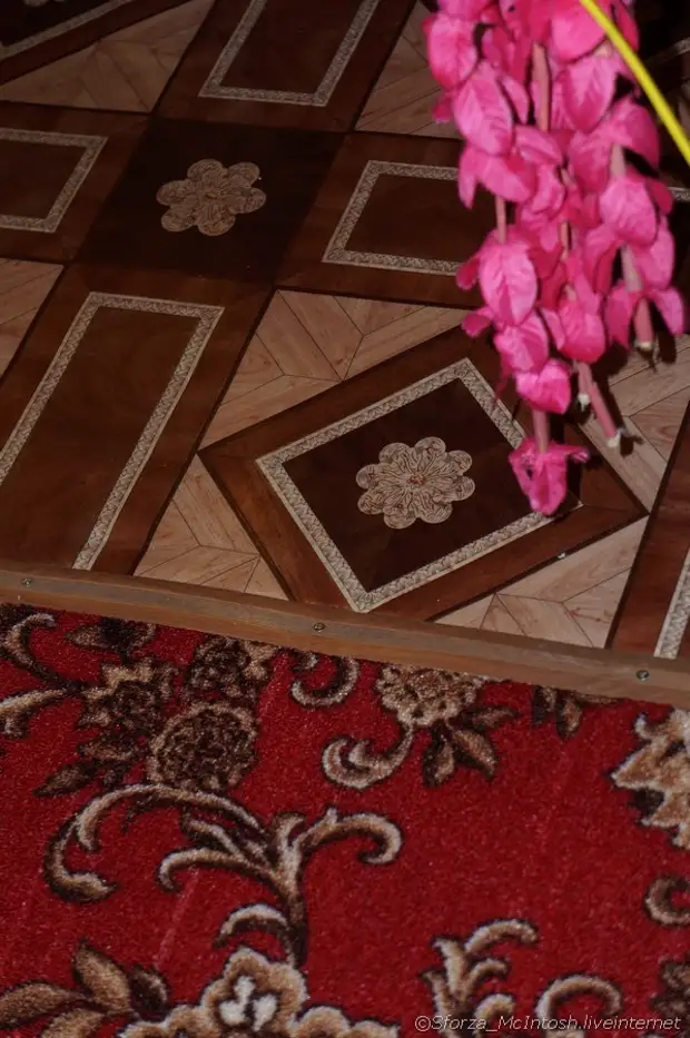Jinsi tulibadilisha sakafu ya carpet na iliyoandaliwa
