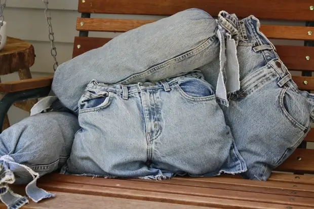 Smaointe na bpiliúir mhaisiúla déanta as sean-jeans