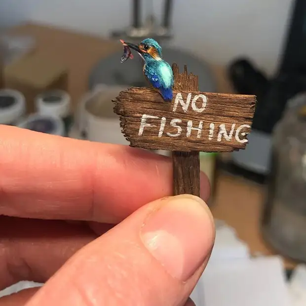 Artist creates incredibly realistic animal miniatures