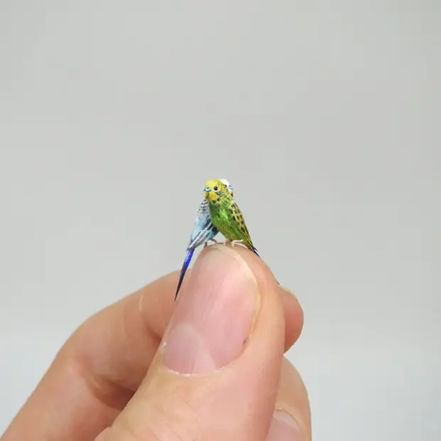 Artist creates incredibly realistic animal miniatures