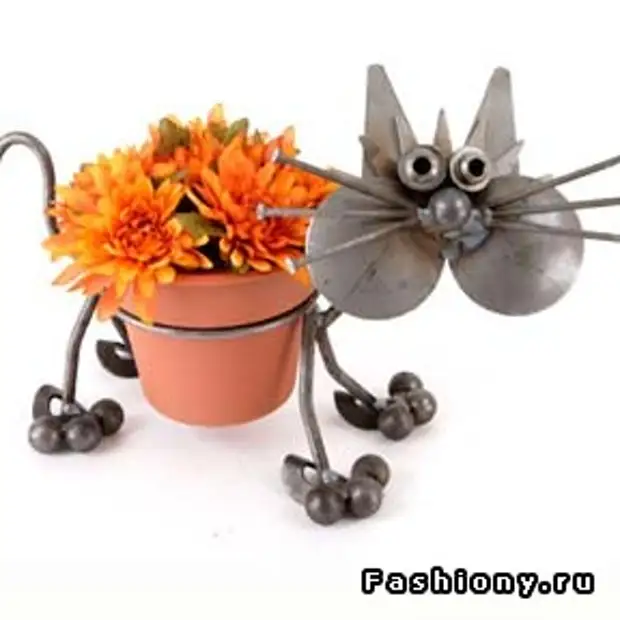 Une sélection de pots de fleurs, de vases, de bouillie faite avec leurs propres mains
