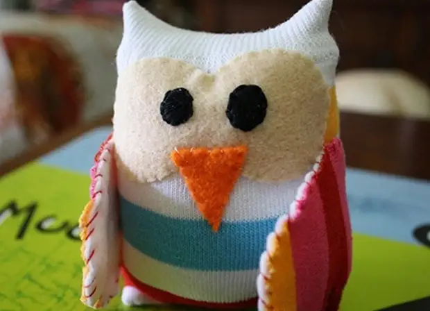 Funny Owls syet fra lyse sokker