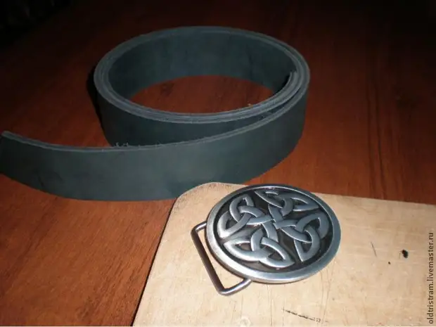 Production of a belt with embossed runes