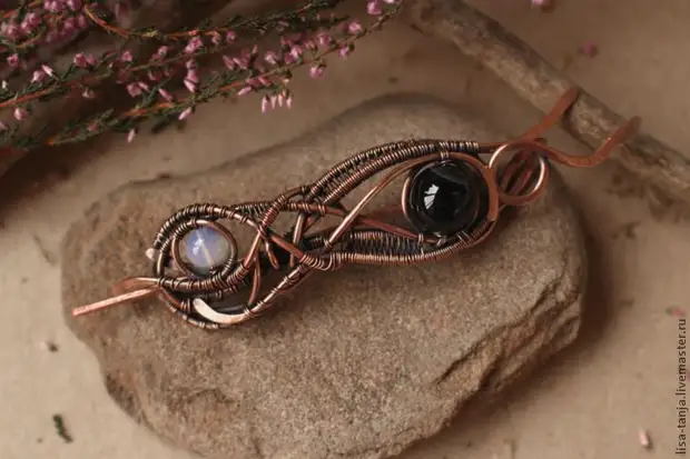 Buat dekorasi tembaga asli untuk hal-hal rajutan: Fibula Bros di Wire Wrap